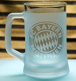 Пивний келих 670 мл ФК Bayern München Бавария з гравіюванням подарунок для фаната   футбольний кухоль