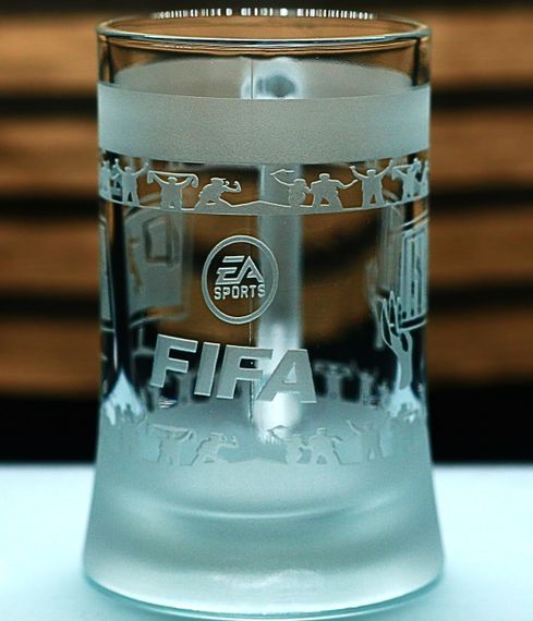 Геймерський пивний келих 670 мл з гравіюванням гри FIFA ФІФА оригінальний подарунок фанату футболу | Зображення 3