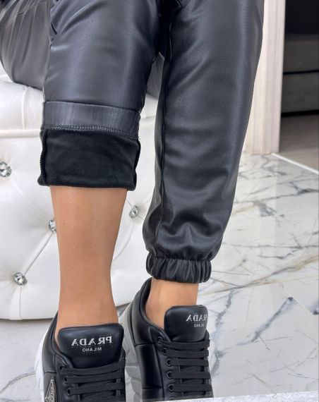 Женские теплые брюки джоггеры экокожа на меху, BU8799 цвет черный, размер 54/56 | Зображення 1