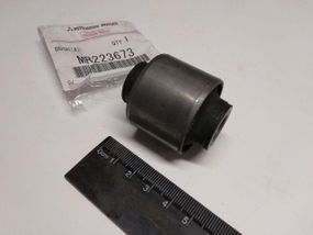 Сайлентблок заднього поперечного важеля MITSUBISHI (MR223673)