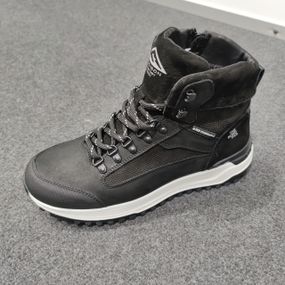 Ботинки зимние на белой подошве 42 размер