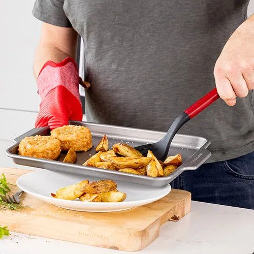 Лопатка з прорізами KitchenAid Classic KHA002OHEREG 34 см червона | Зображення 4