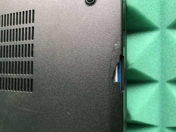 Ультрабук Б-класс Dell Latitude 5590 / 15.6" IPS / Core i7-8650U (4(8) ядра по 1.9-4.2GHz) / 8GB DDR4 / 256GB SSD M.2 / UHD Graphics 620 / USB 3.1 / HDMI / Win 10 б/у | Зображення 9
