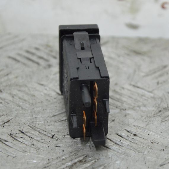 Кнопка обігріву заднього скла Volkswagen Polo III 1994-2001 Кнопка підігріву скла Фольксваген 6K0959561B | Зображення 1