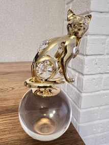 Колекційна фігурка зі стразами Cat Globe 12 см