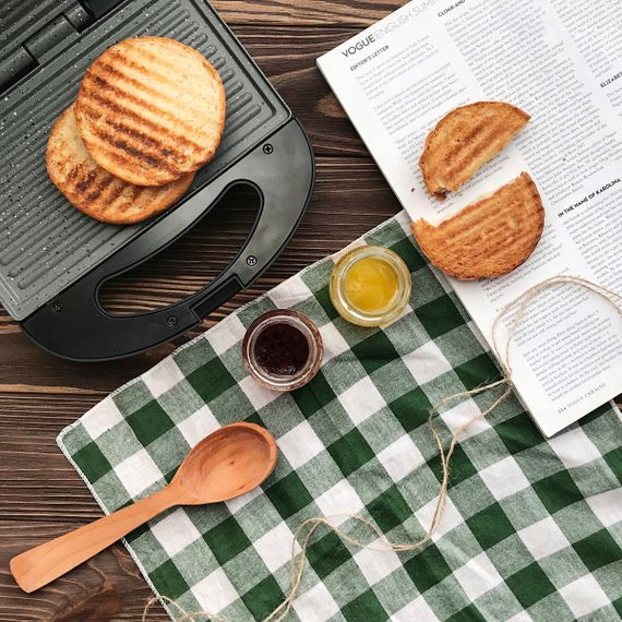 Сендвічниця-бутербродниця Magio MG-367 з антипригарним покриттям для гарячих бутербродів і тостів | Зображення 9