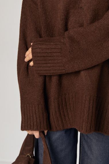 Жіноча в'язана кофта oversize - темно-коричневий цвет, ONE SIZE (є розміри) | Зображення 3