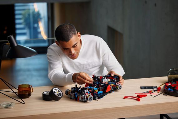 Конструктор LEGO Technic Ferrari Daytona SP3 42143 | Зображення 2