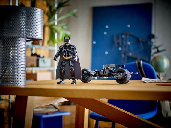 Конструктор LEGO Batman Фігурка Бетмена для складання і бетцикл (76273) | Зображення 9