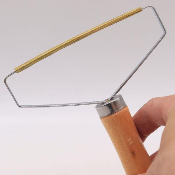 Щетка скребок для чистки одежды от шерсти, 17,5x13,5см / Двусторонняя щетка-бритва для удаления катышков с | Зображення 6