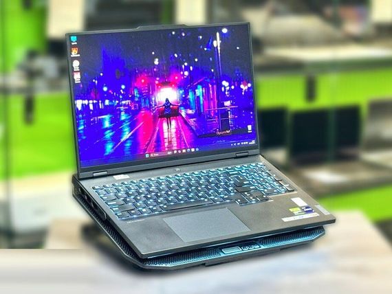 Игровой ноутбук Б-класс Lenovo Legion Pro 7 16IRX8H / 16" (2560x1600) IPS / Intel Core i9-13900HX (24 (32) ядра по 3.9 - 5.4 GHz) / 16 GB DDR5 / 1000 GB SSD M.2 / nVidia GeForce RTX 4080, 12 GB GDDR6, 192-bit / WebCam / Win 11 Pro б/у | Зображення 2