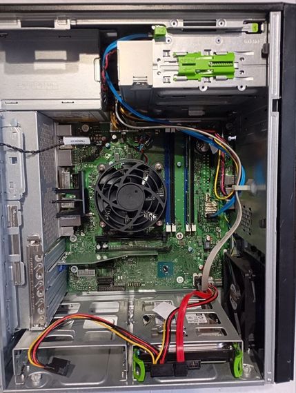 ПК Б-клас Fujitsu Esprimo P757 Tower / Intel Core i5-6500 (4 ядра по 3.2 - 3.6 GHz) / 8 GB DDR4 / 500 GB HDD / Intel HD Graphics 530 / DVD-RW б/в | Зображення 5