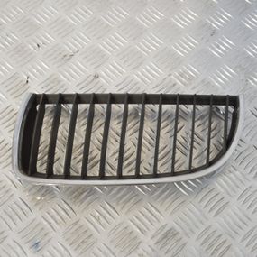 Решітка радіатора ліва BMW 3 E90 E91 2005-2013 Решітка переднього бампера ліва БМВ е90 7120007