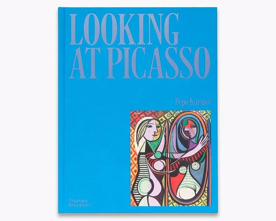 Книга про життя і творчість Пабло Пікассо Looking at Picasso живопис книги