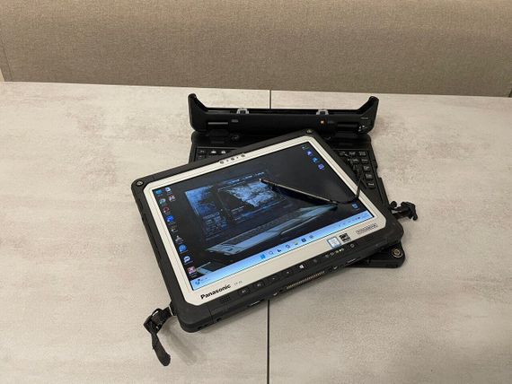 Захищений  нетбук-трансформер Б-клас Panasonic Toughbook CF-33 / 12.5" (2160x1440) IPS Touch / Intel Core i7-7600U (2 (4) ядра по 2.8 - 3.9 GHz) / 16 GB DDR3 / 256 GB SSD / Intel HD Graphics 620 / WebCam / GPS / Два АКБ б/в + Подарунок Дротова миша / USB | Зображення 3