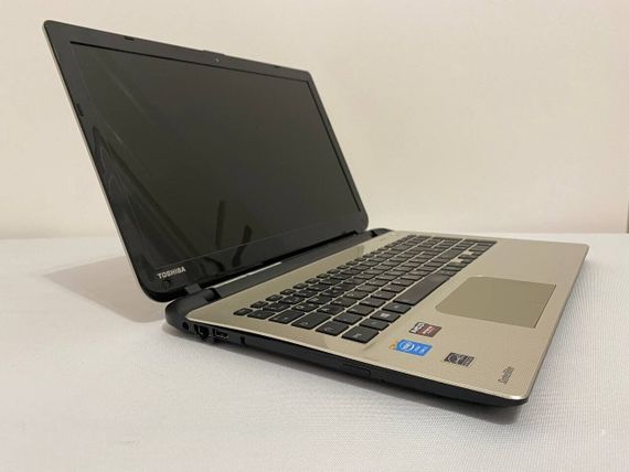 Ноутбук Б-класс Toshiba Satellite L50-B-1DR / 15.6" (1366x768) TN / Intel Core i5-4200U (2 (4) ядра по 1.6 - 2.6 GHz) / 8 GB DDR3 / 128 GB SSD / AMD Radeon R5 M230, 2 GB DDR3, 64-bit / WebCam б/у | Зображення 5
