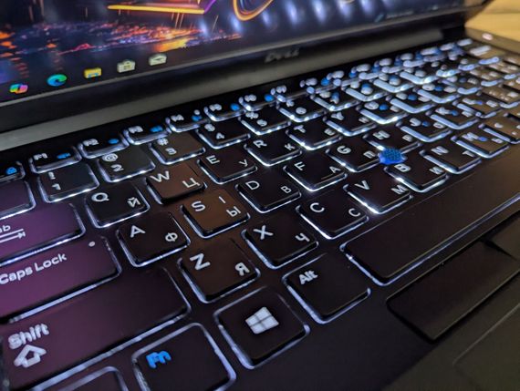 Ультрабук Б-класс Dell Latitude 7480 / 14" (1920x1080) IPS / Intel Core i7-7600U (2 (4) ядра по 2.8 - 3.9 GHz) / 8 GB DDR4 / 256 GB SSD / Intel HD Graphics 620 / HDMI / WebCam / Windows 10 б/у + Подарок Флэш-накопитель USB 32 GB | Зображення 6