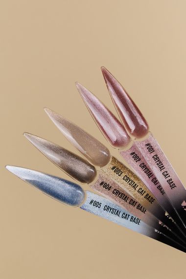 База для ногтей Victoria Avdeeva Crystal Cat Base 04 (шампань с эффектом кошачьего глаза) 12 мл HEMA & TPO FREE | Зображення 2