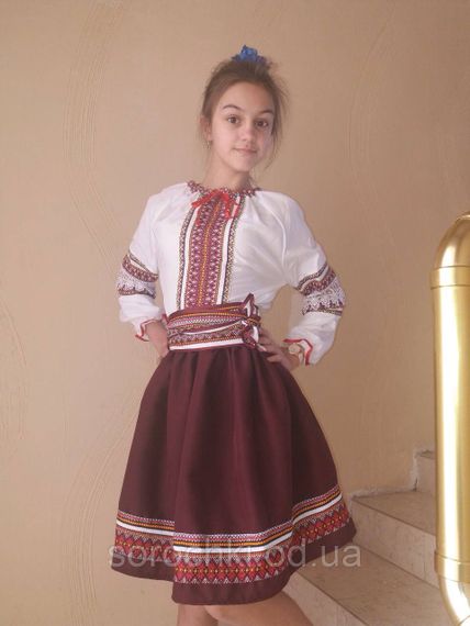 Український костюм для дівчинки, блузка поплін біла, спідниця габардин бордова, продаж — прокат | Зображення 3