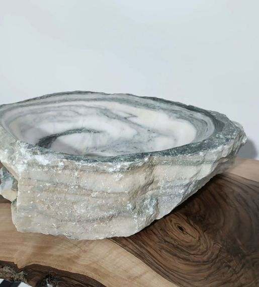 Раковина з каменю
