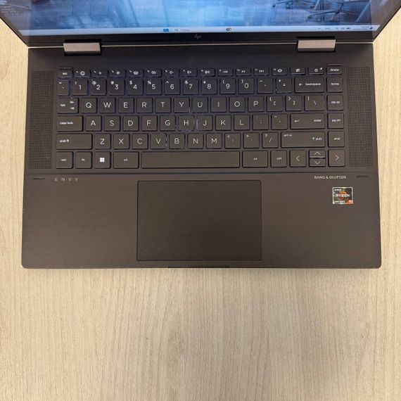 Ультрабук-трансформер Б-класс HP Envy 15-ey0013dx / 15.6" (1920x1080) IPS Touch / AMD Ryzen 5 5625U (6 (12) ядер по 2.3 - 4.3 GHz) / 8 GB DDR4 / 256 GB SSD / AMD Radeon Vega Graphics / WebCam б/у | Зображення 2