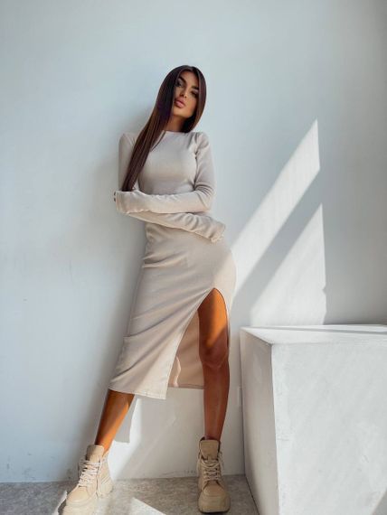 Женское длинное платье в рубчик со шнуровкой IM067 размер 42/46 цвет бежевый