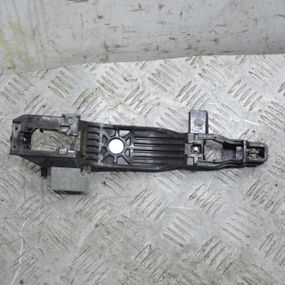 Кронштейн ручки передніх лівих дверей Mazda 6 GH 2008-2012 Кріплення дверної ручки ліва Мазда 6 7J25