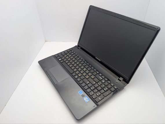 Ноутбук Samsung NP300E5A / 15.6" (1366x768) TN / Intel Core i3-2350M (2 (4) ядра по 2.3 GHz) / 6 GB DDR3 / 500 GB HDD / Intel HD Graphics 3000 / WebCam / DVD-ROM б/в | Зображення 6