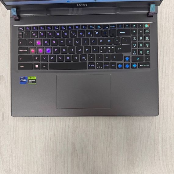 Игровой ноутбук Б-класс MSI Vector GP68HX 12VH / 16" (1920x1200) IPS / Intel Core i9-12900HX (16 (24) ядер по 3.6 - 5.0 GHz) / 32 GB DDR5 / 1000 GB SSD NVMe / nVidia GeForce RTX 4080, 12 GB GDDR6, 192-bit / WebCam б/у | Зображення 6
