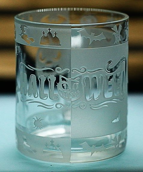 Скляна чашка 320 мл з гравіюванням Геловін Halloween  кружка з відьмою гарбузами та привидами  Тематичний подарунок