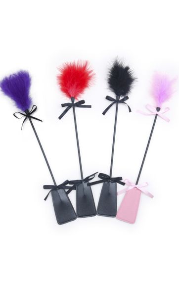 Стек с красным мехом для БДСМ-игр Tender and painful Red цвет черный sexstyle | Зображення 1