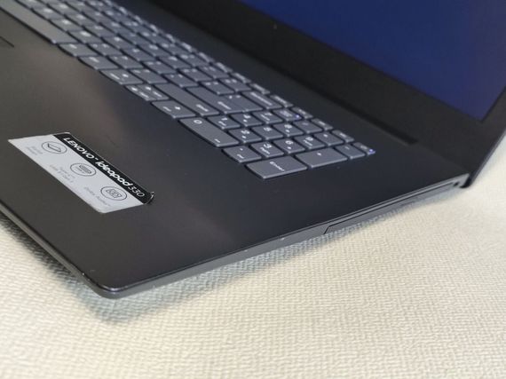 Ноутбук Lenovo IdeaPad 330-17IKB / 17.3" (1600x900) TN / Intel Core i5-8250U (4 (8) ядра по 1.6 - 3.4 GHz) / 8 GB DDR4 / 256 GB SSD / Intel UHD Graphics 620 / WebCam / DVD-ROM б/у | Зображення 3