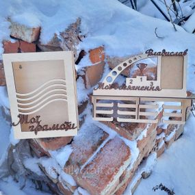 Медальниця з фоторамкою і полицею для кубків Дерев'яний тримач для медалей Органайзер для нагород, грамот