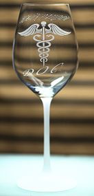 Винний келих з веселим гравіюванням 480 мл Найкращий лікар подарунок фужер для вина