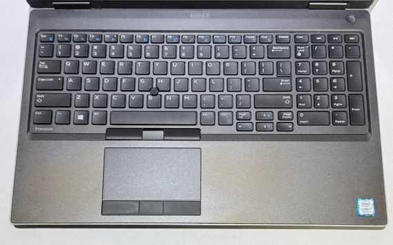 Ігровий ноутбук Dell Precision 7540 / 15.6" (1920x1080) IPS / Intel Core i7-9850H (6 (12) ядер по 2.6 - 4.6 GHz) / 16 GB DDR4 / 240 GB SSD / AMD Radeon Pro WX 3200, 4 GB GDDR5, 128-bit / WebCam б/в | Зображення 2
