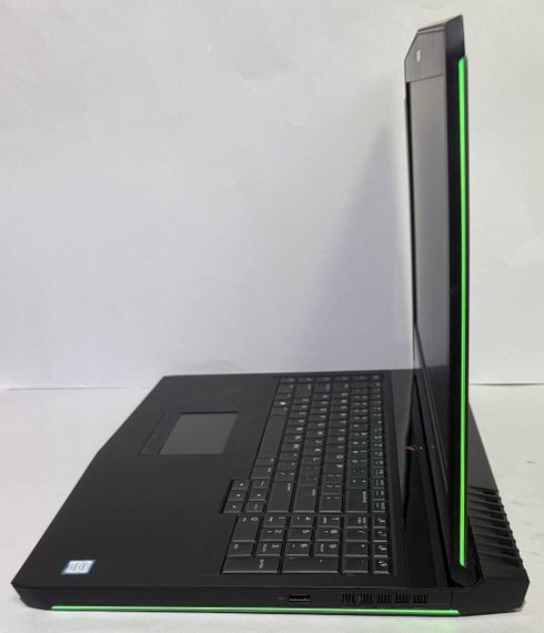 Ігровий ноутбук Dell Alienware 17 R4 / 17.3" (1920x1080) IPS / Intel Core i7-7700HQ (4 (8) ядра по 2.8 - 3.8 GHz) / 32 GB DDR4 / 1000 GB SSD / nVidia GeForce GTX 1070, 8 GB GDDR5, 256-bit / WebCam б/в | Зображення 6