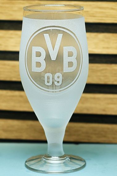 Пивной бокал 500 мл ФК Боруссия Дортмунд Borussia на ножке с гравировкой кружка фаната футбола