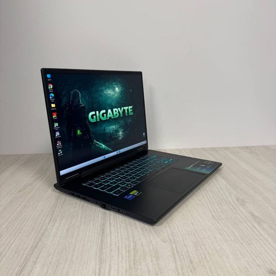 Ігровий ноутбук Gigabyte A16 CVH / 16" (2560x1600) IPS / Intel Core i7-13620H (10 (16) ядер по 2,4 - 4,9 ГГц) / 16 ГБ DDR5 / 1000 ГБ SSD NVMe / nVidia GeForce RTX 5060, 8 ГБ GDDR7, 128-біт / WebCam б/в | Зображення 4