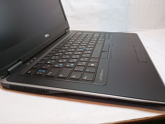 Ультрабук Б-клас Dell Latitude E7440 / 14" (1920x1080) TN / Intel Core i5-4300U (2 (4) ядра по 1.9 - 2.9 GHz) / 8 GB DDR3 / 256 GB SSD / Intel HD Graphics 4400 / WebCam б/в | Зображення 4