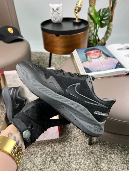 Чоловічі кросівки Air Zoom Winflo 8 Shield Black Dark Grey Space весна / лето / осень A3643 45 28,5 | Зображення 6