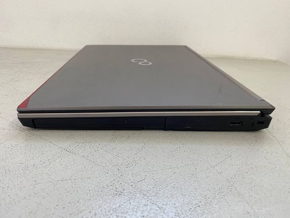 Мобільна робоча станція Fujitsu Celsius H730 / 15.6" (1920x1080) IPS / Intel Core i7-4800MQ (4 (8) ядра по 2.7 - 3.7 GHz) / 32 GB DDR3 / 256 GB SSD / nVidia Quadro K1100M, 2 GB GDDR5, 128-bit / WebCam / DVD-ROM б/в | Зображення 3