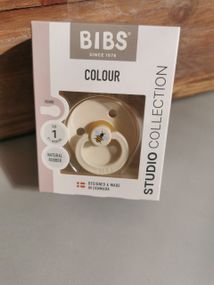 Соска пустушка Studio Colour 0-6міс. Latex Round Ivory Bumblebee