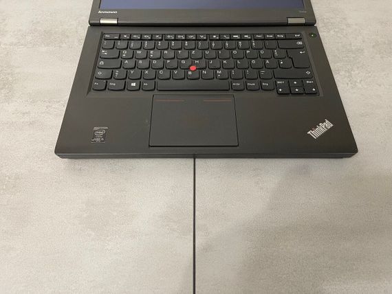 Ноутбук Lenovo ThinkPad T440p / 14" (1366x768) TN / Intel Core i5-4300M (2 (4) ядра по 2.6 - 3.3 GHz) / 8 GB DDR3 / 256 GB SSD / Intel HD Graphics 4600 / WebCam / DVD-ROM б/у + Подарок Проводная мышь / USB | Зображення 3