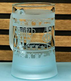 Пивний келих 670 мл Barcelona з гравіюванням подарунок для фаната ФК Барселона футбольний кухоль круговий