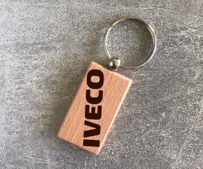Деревянный брелок с логотипом Iveco  (15010102047)