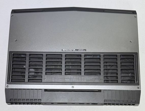 Ігровий ноутбук Dell Alienware 15 R3 / 15.6" (1920x1080) IPS / Intel Core i7-7700HQ (4 (8) ядра по 2.8 - 3.8 GHz) / 16 GB DDR4 / 256 GB SSD + 1000 GB HDD / nVidia GeForce GTX 1070, 8 GB GDDR5, 256-bit / WebCam б/в | Зображення 4