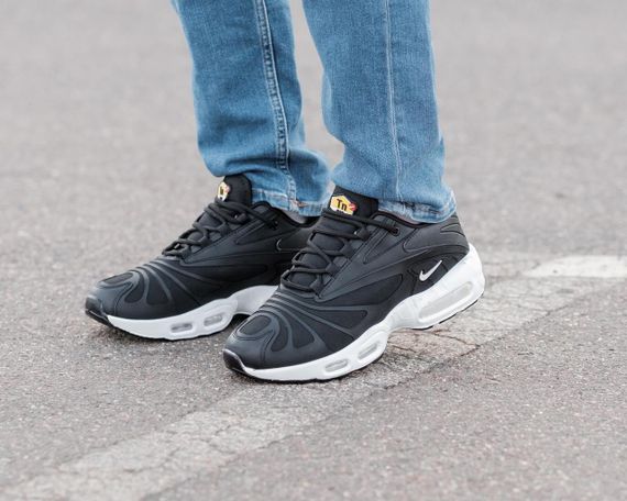 Кросівки Nike Air Max Plus TN Black-White | Зображення 2