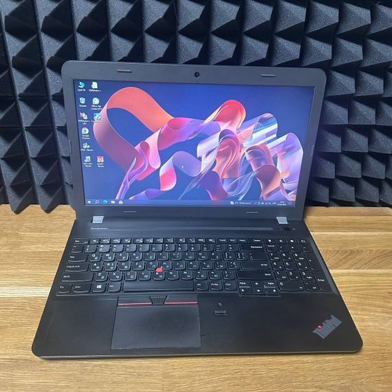 Ноутбук Б-класс Lenovo ThinkPad E560 / 15.6" (1366x768) TN / Intel Core i3-6100U (2 (4) ядра по 2.3 GHz) / 8 GB DDR3 / 128 GB SSD / Intel HD Graphics 520 / WebCam / DVD-ROM б/у | Зображення 1