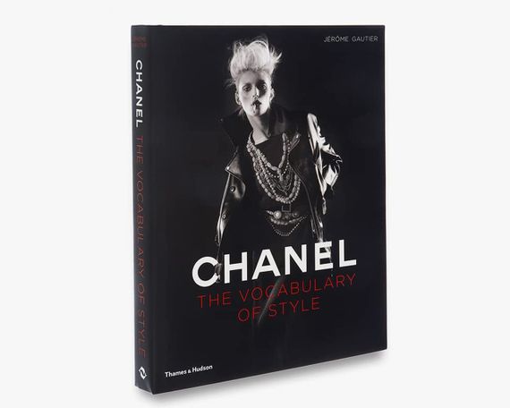 Книга о модном доме Шанель на английском Chanel: The Vocabulary of Style. Jérôme Gautier книги по истории моды | Зображення 8