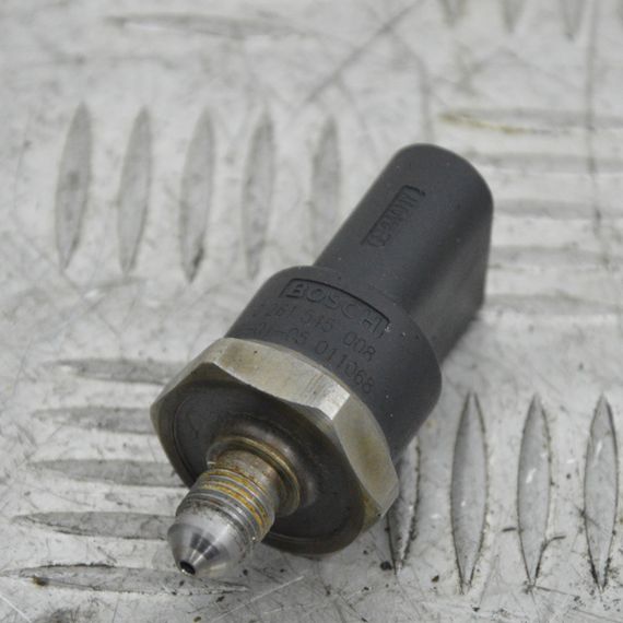 Датчик тиску палива в рейці Audi A2 A3 A4 A5 A6 Q5 Q7 Датчик тиску палива Ауди тт 06D906051A